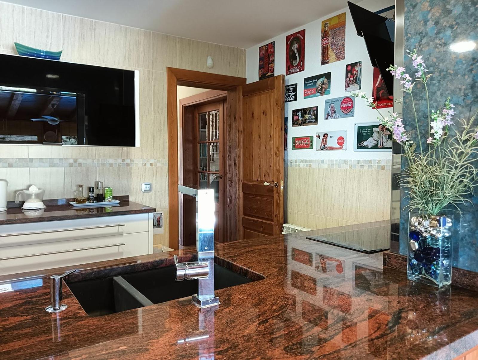 VILLA DU LAC spéciale FAMILLE, piscine et CONFORT Riudecanyes Esterno foto